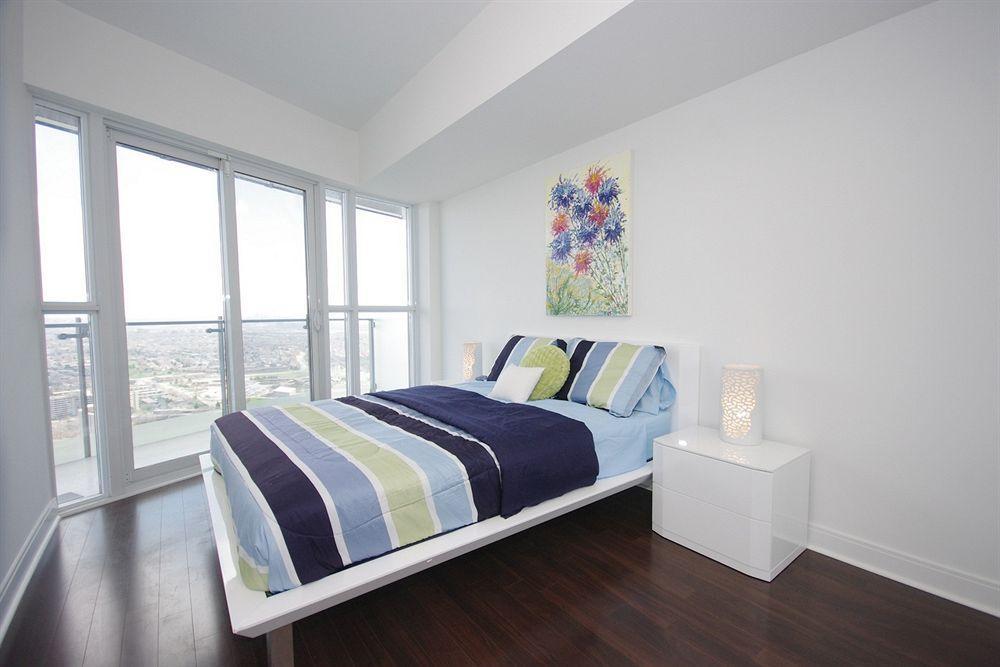 Downtown Mississauga Executive Suites Sq1 Εξωτερικό φωτογραφία