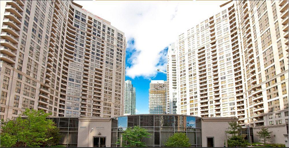 Downtown Mississauga Executive Suites Sq1 Εξωτερικό φωτογραφία