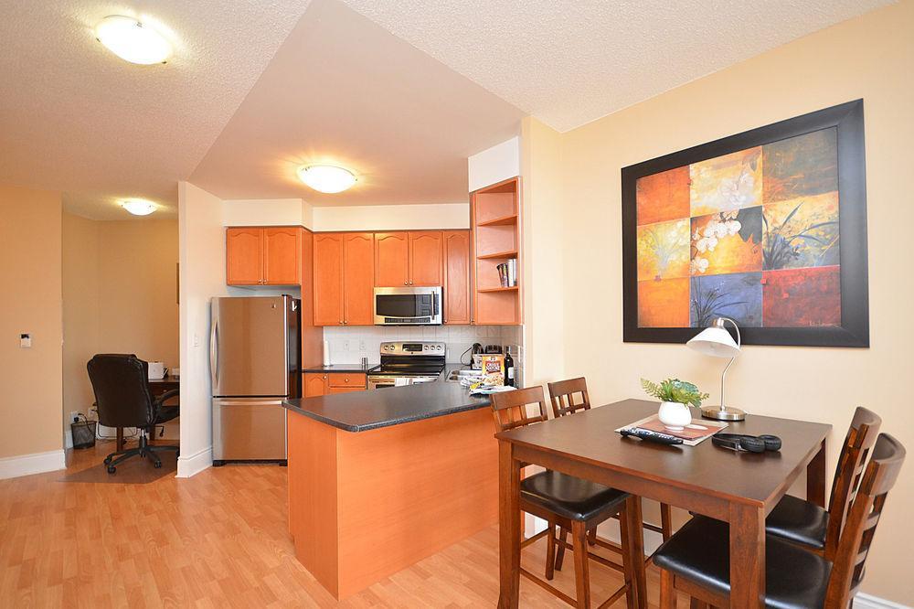 Downtown Mississauga Executive Suites Sq1 Εξωτερικό φωτογραφία