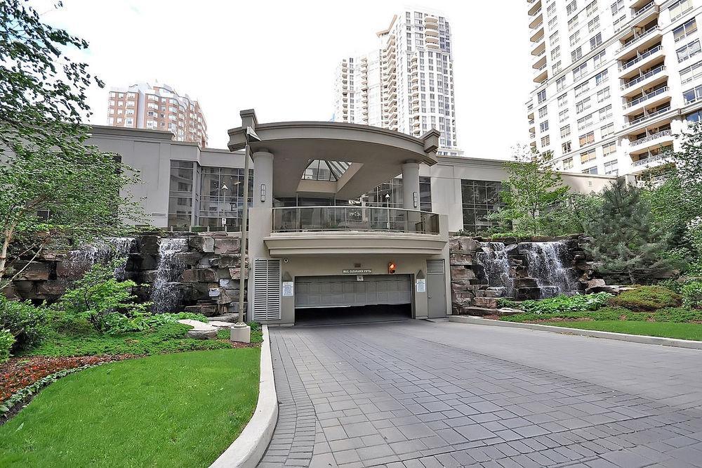Downtown Mississauga Executive Suites Sq1 Εξωτερικό φωτογραφία