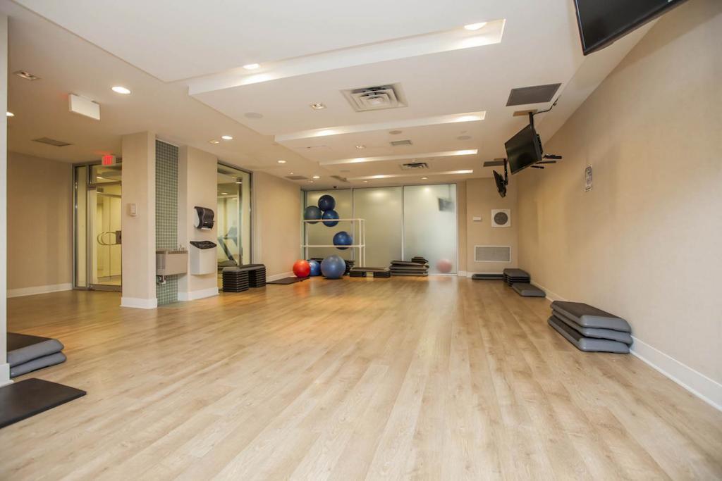 Downtown Mississauga Executive Suites Sq1 Εξωτερικό φωτογραφία
